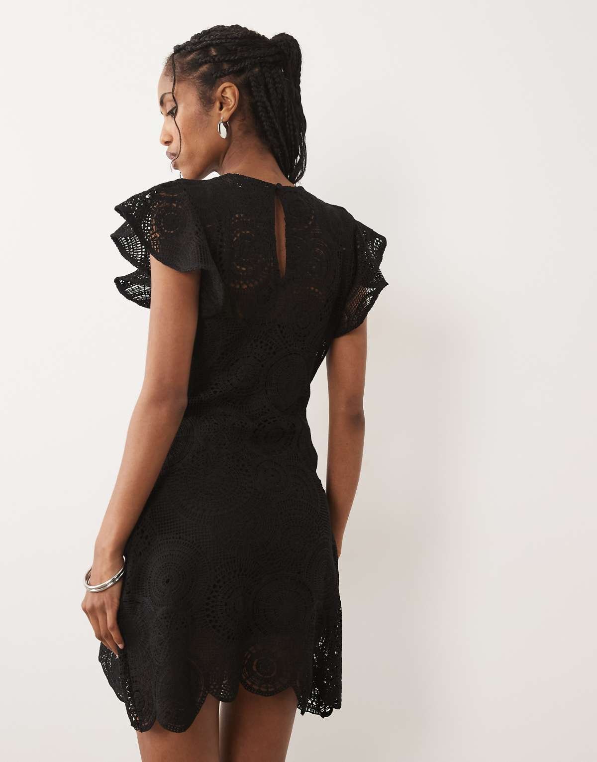 Robe courte à manches évasées au crochet Noir