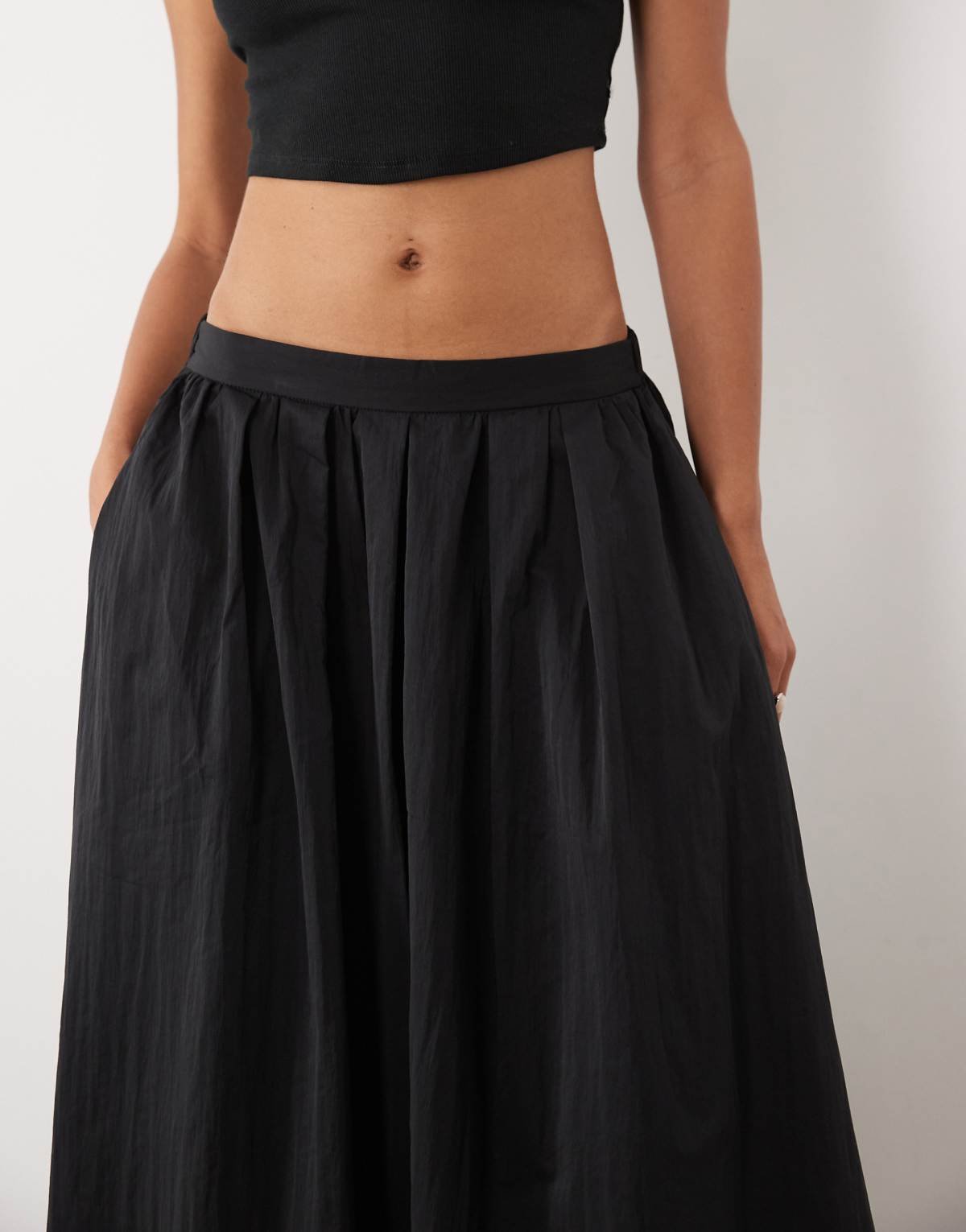Jupe mi-longue volumineuse en coton Noir