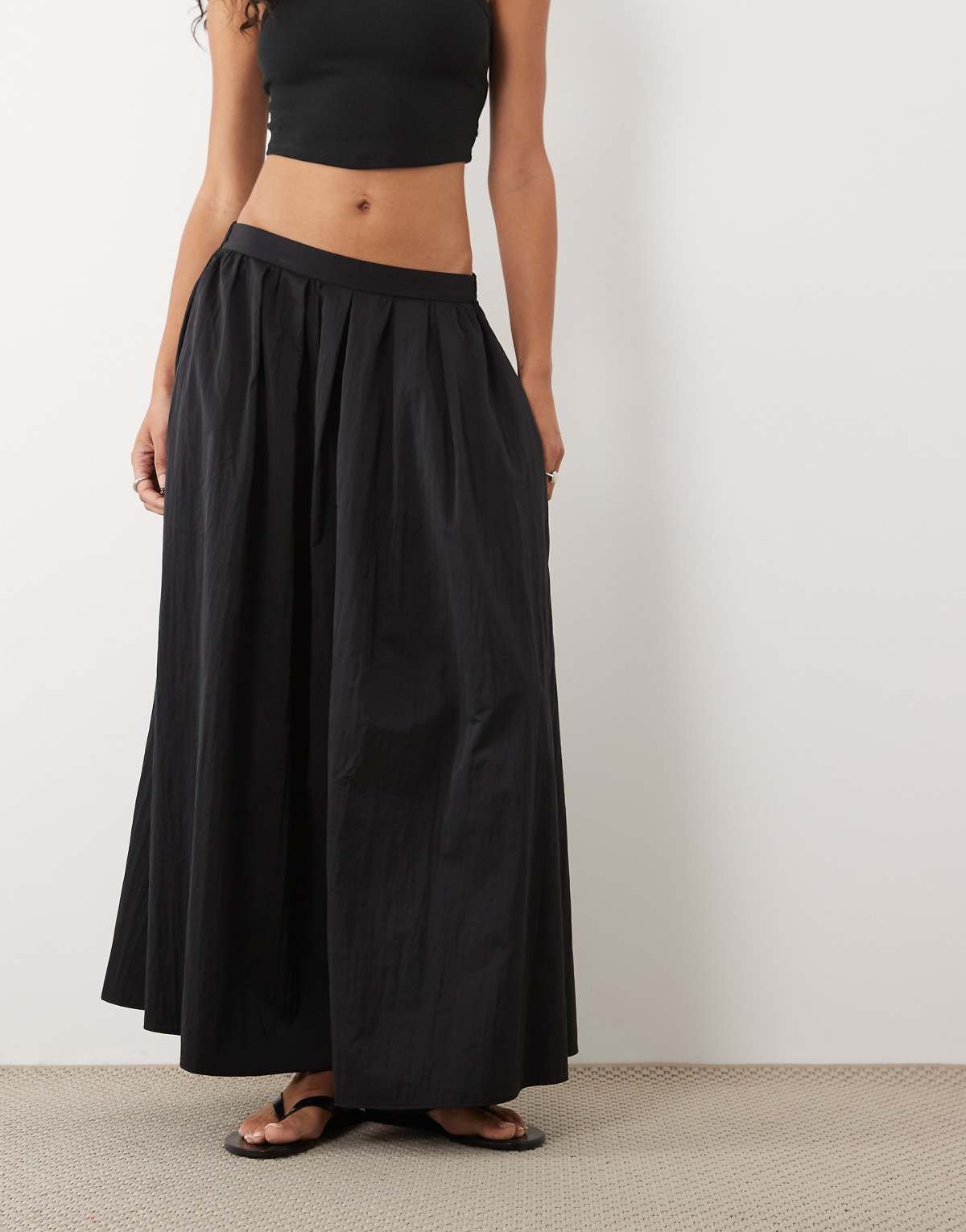 Jupe mi-longue volumineuse en coton Noir