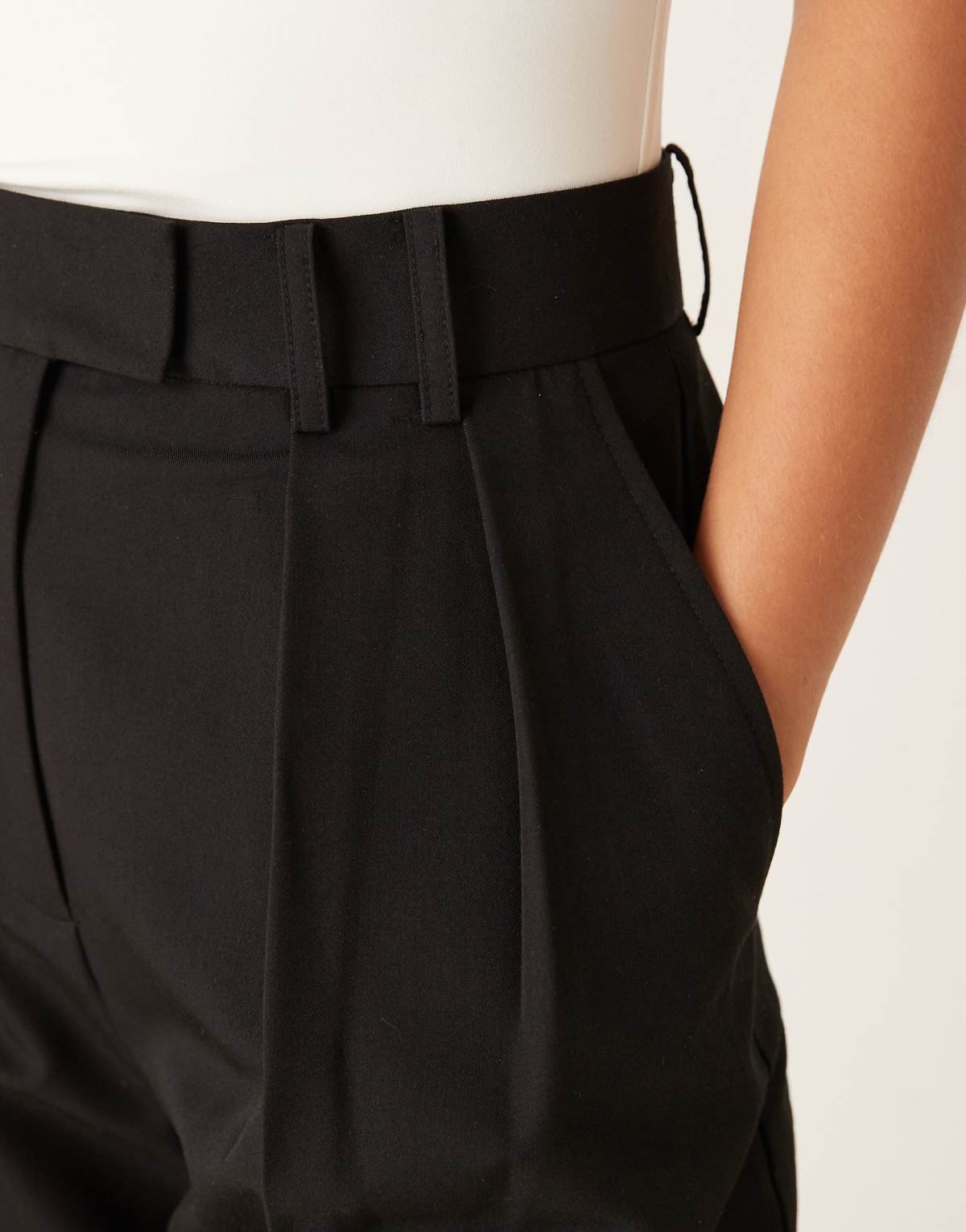 Pantalon large ajusté avec détail de plis Noir