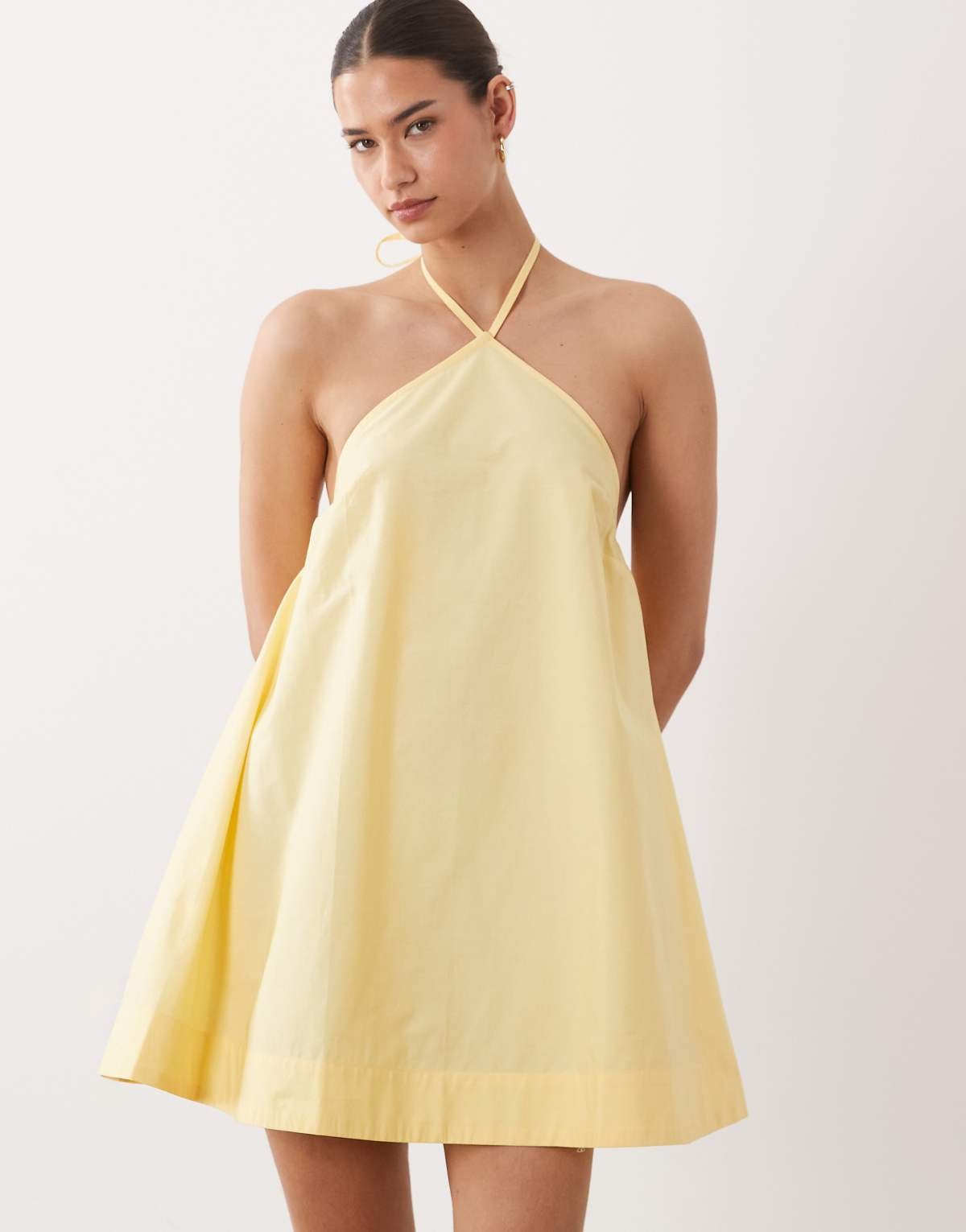 Robe d'été courte et virevoltante en popeline avec dos nu Citron