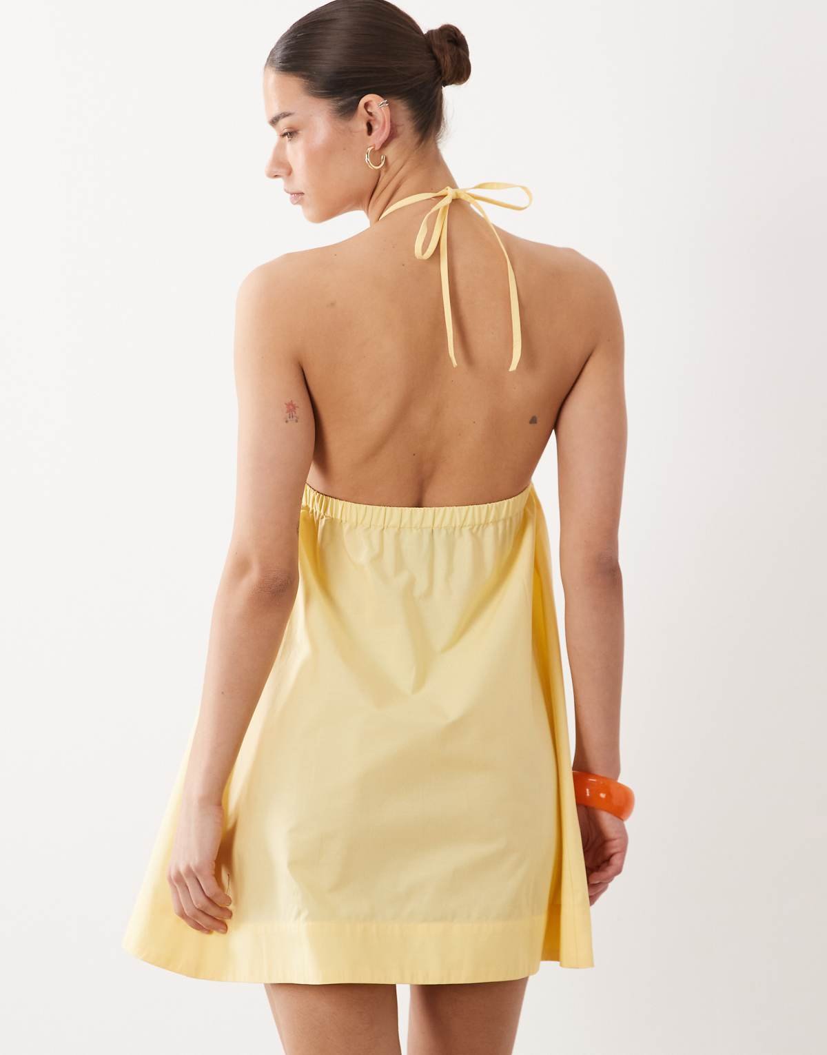 Robe d'été courte et virevoltante en popeline avec dos nu Citron