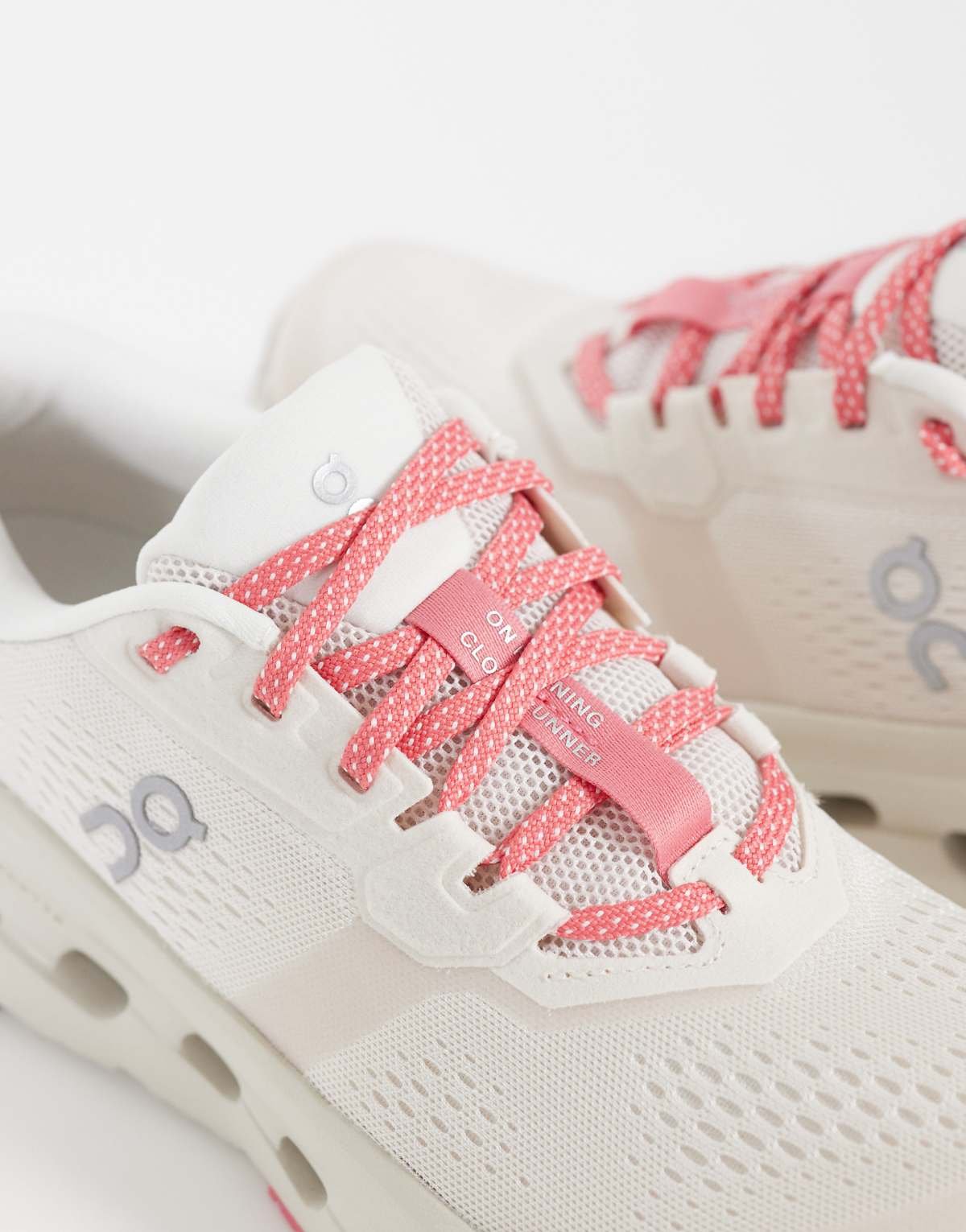 Cloudrunner 3 Baskets de running Blanc et rose
