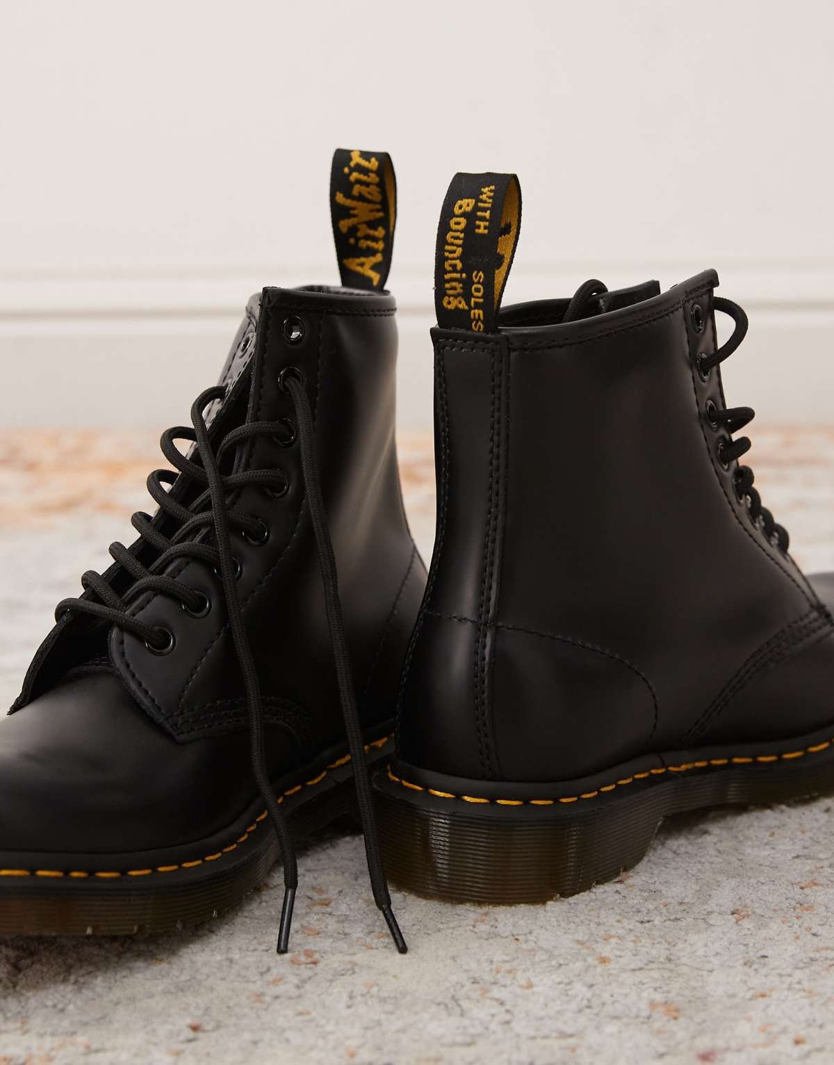 1460 Bottes à lacets en cuir lisse Noir
