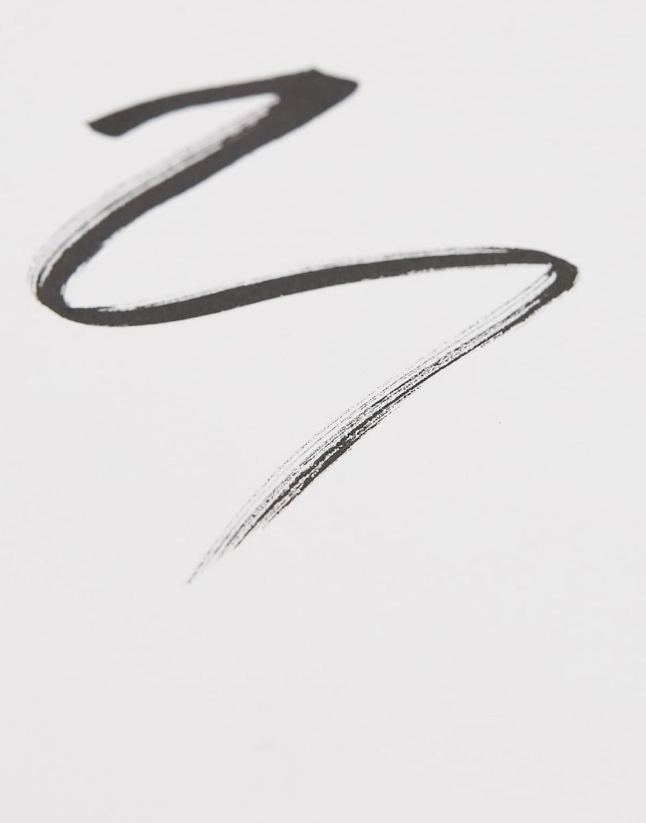Eye-liner hyper précis longue tenue Noir mat