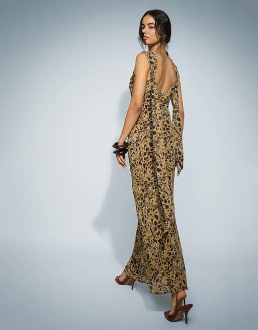 Robe longue en mousseline à col bénitier avec écharpe et imprimé léopard