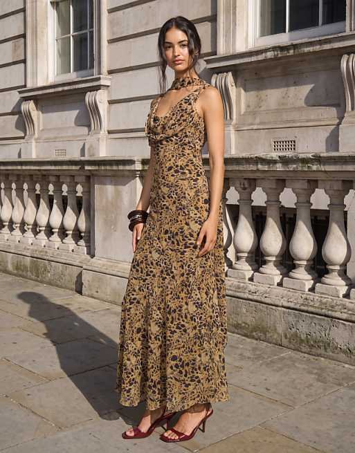 Robe longue en mousseline à col bénitier avec écharpe et imprimé léopard
