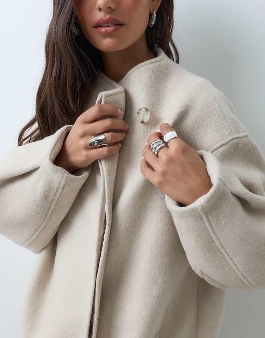 Manteau court habillé à col cascade en laine