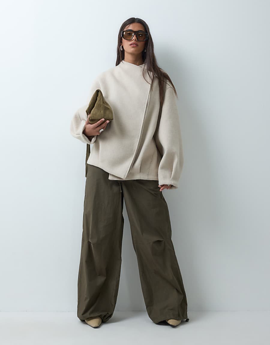 Manteau court habillé à col cascade en laine