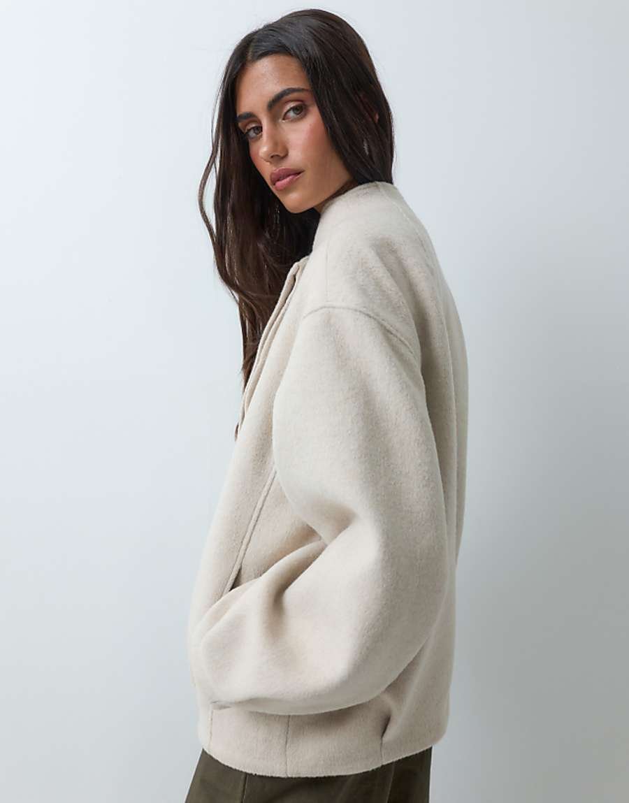 Manteau court habillé à col cascade en laine