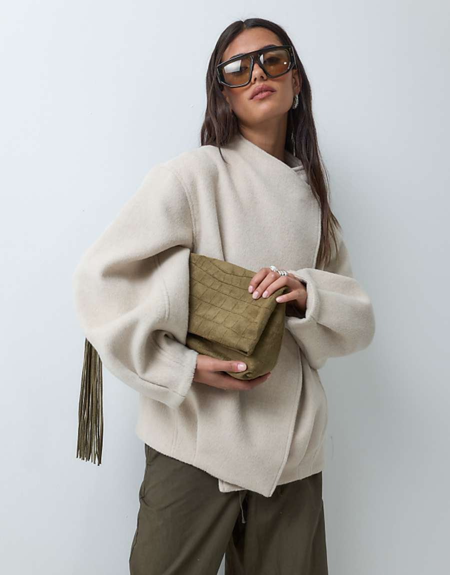 Manteau court habillé à col cascade en laine