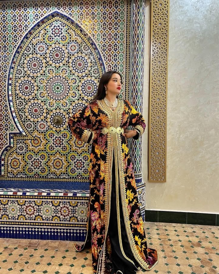 Caftan doré brodé de soirée