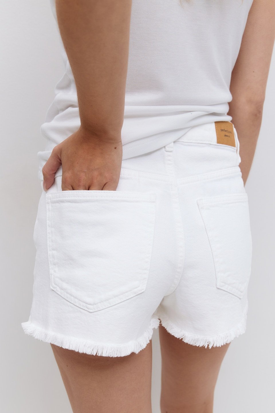 Short en jean court à fentes