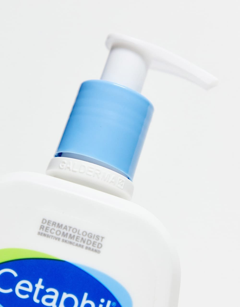 Hydrating foaming cream cleanser - 236 ml