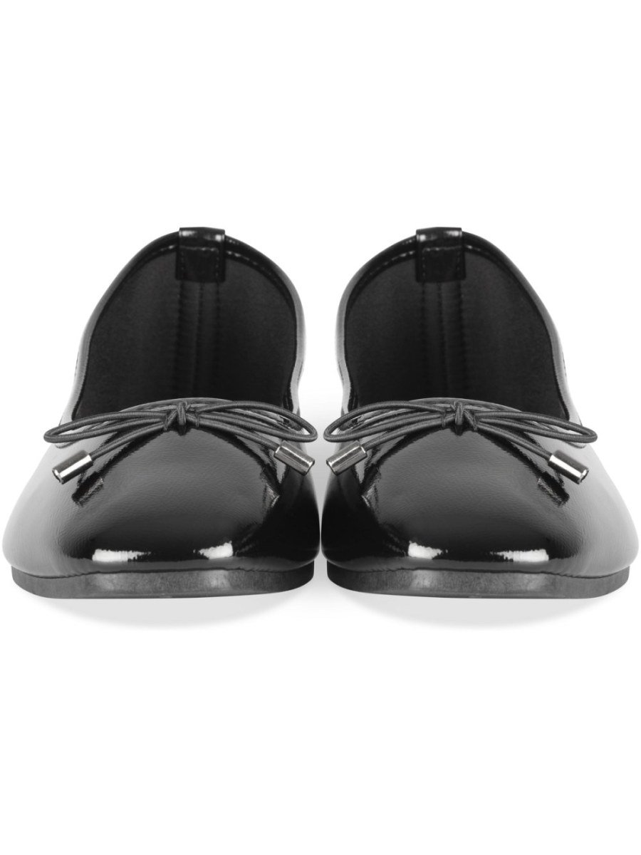 Black patent-look ballerinas with piping