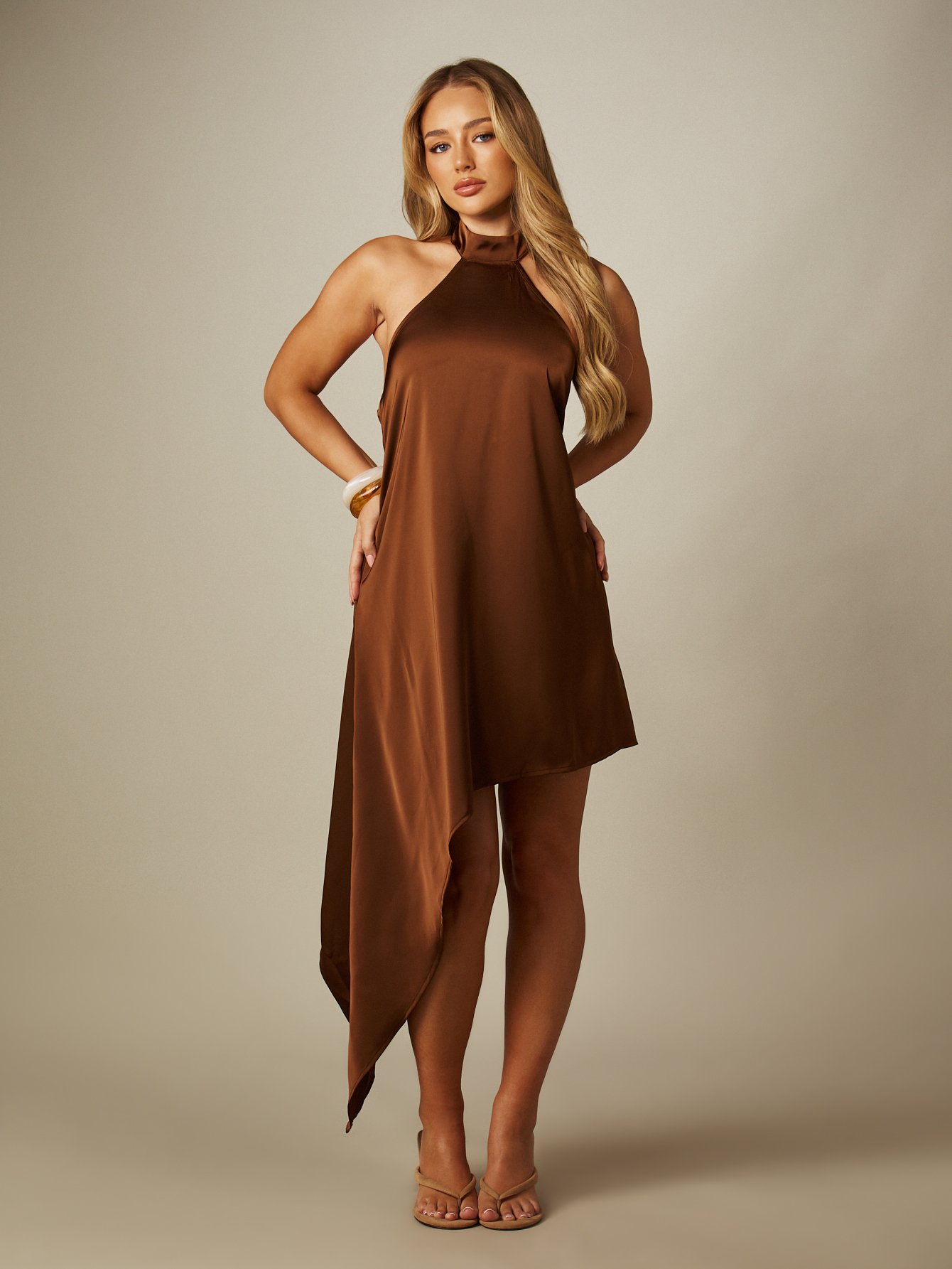 Robe Dos Nu En Satin Avec Ourlet Asymétrique