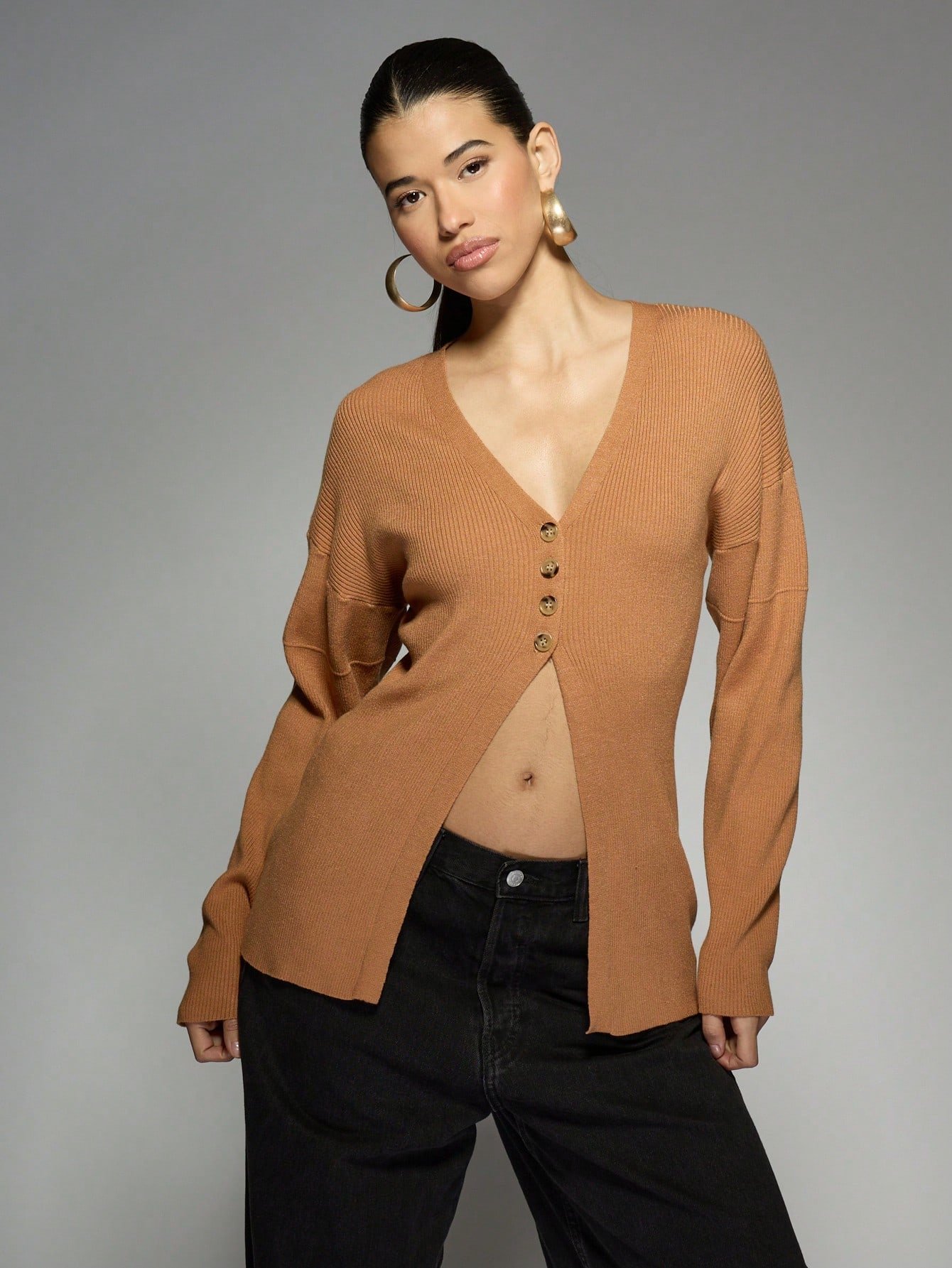 Cardigan asymétrique en maille côtelée avec boutons