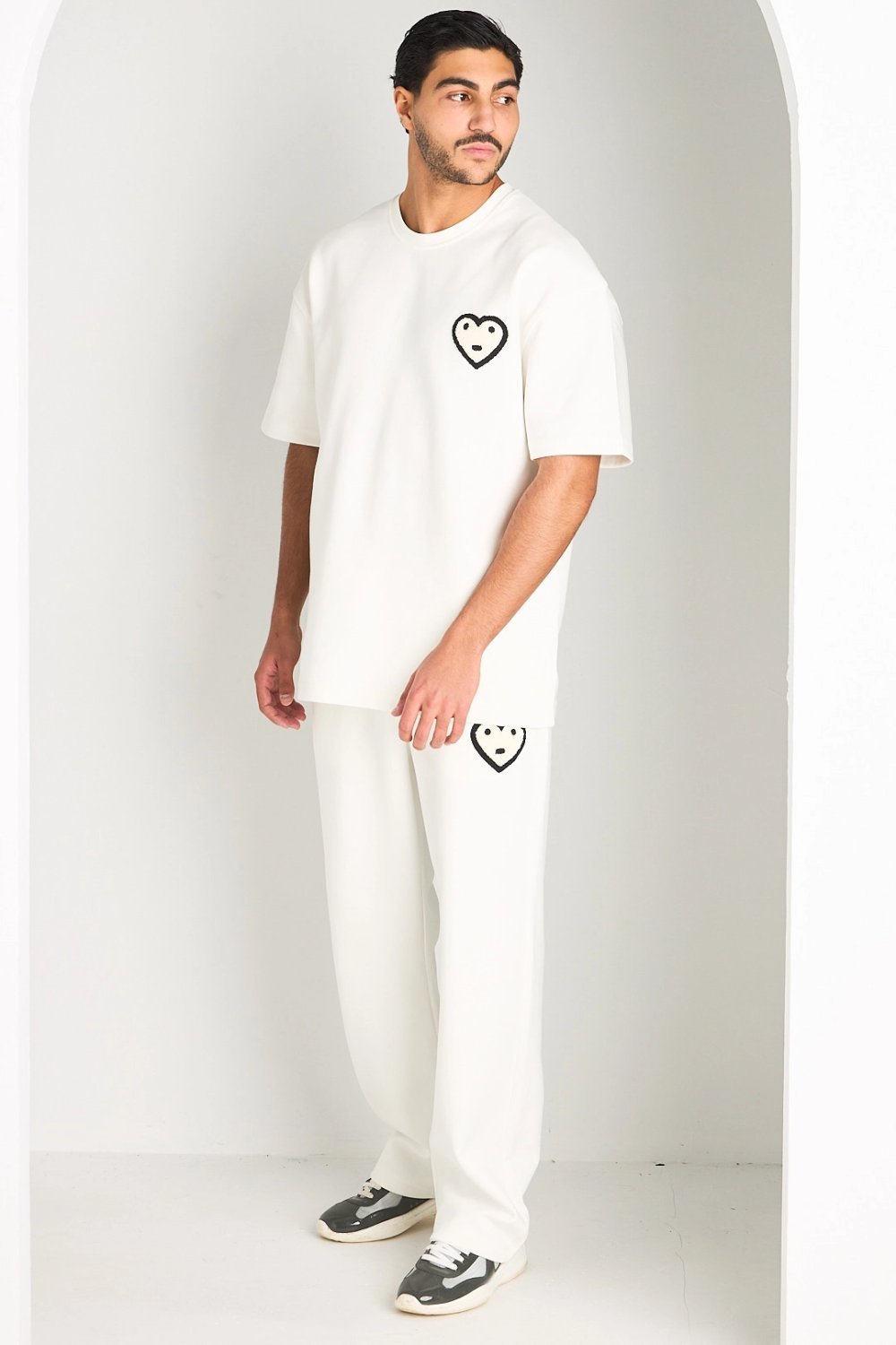 Ensemble t-shirt et pantalon brodés cœur écru