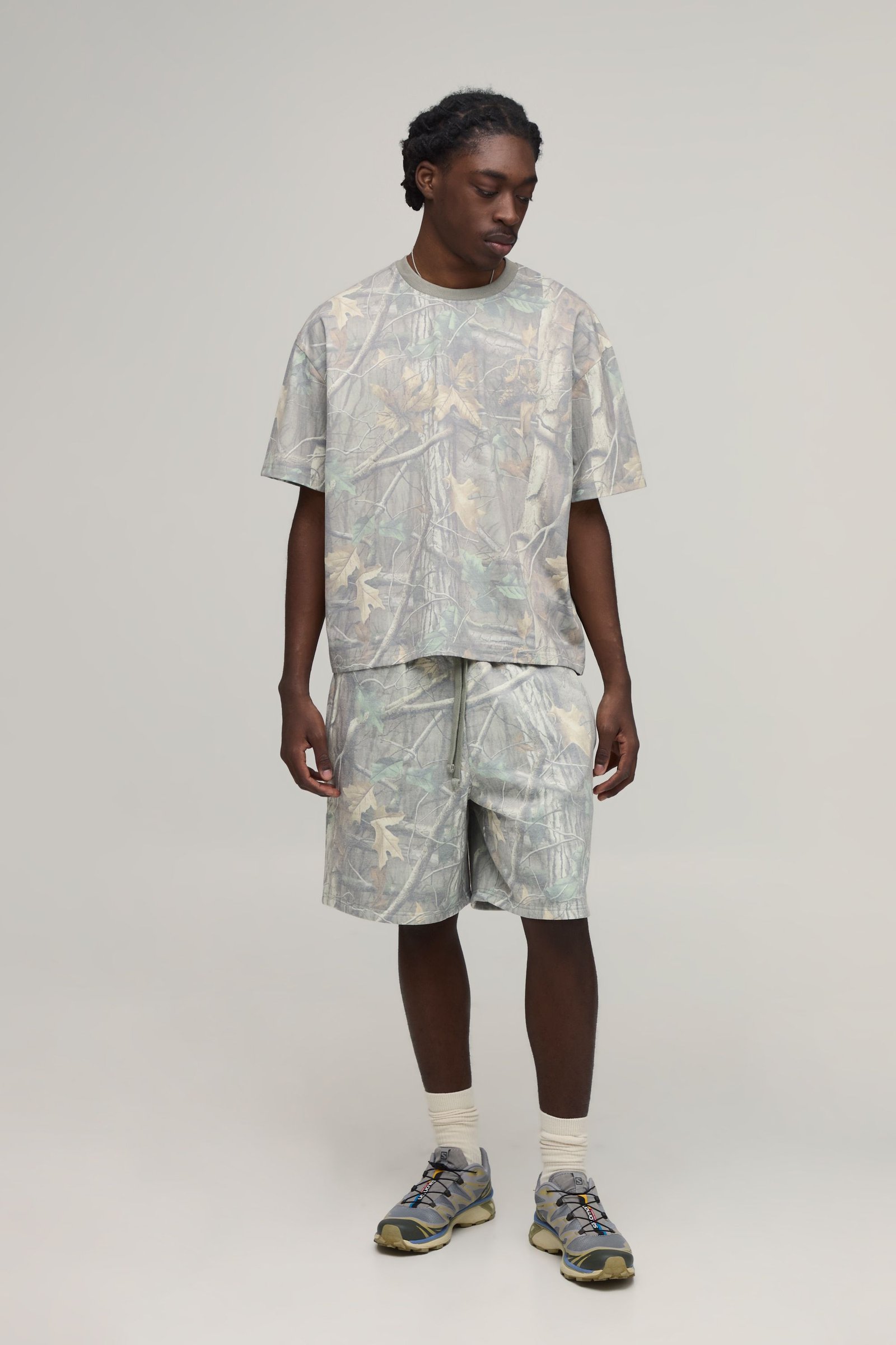 Ensemble t-shirt et short baggy camouflage