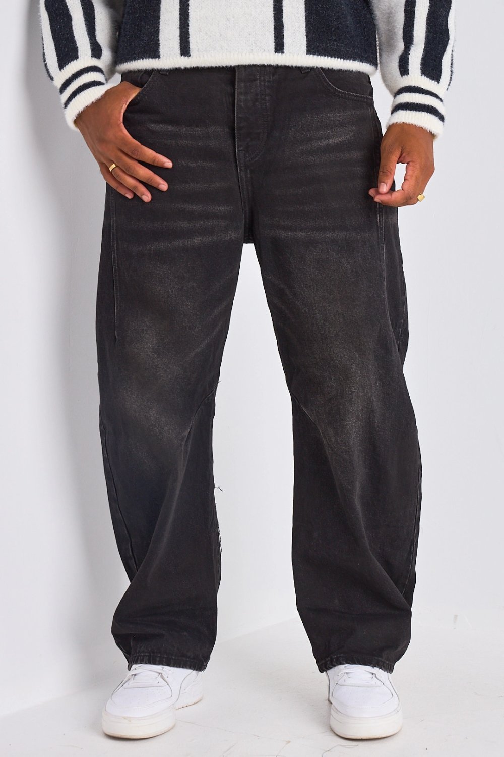 Black balloon-fit jeans