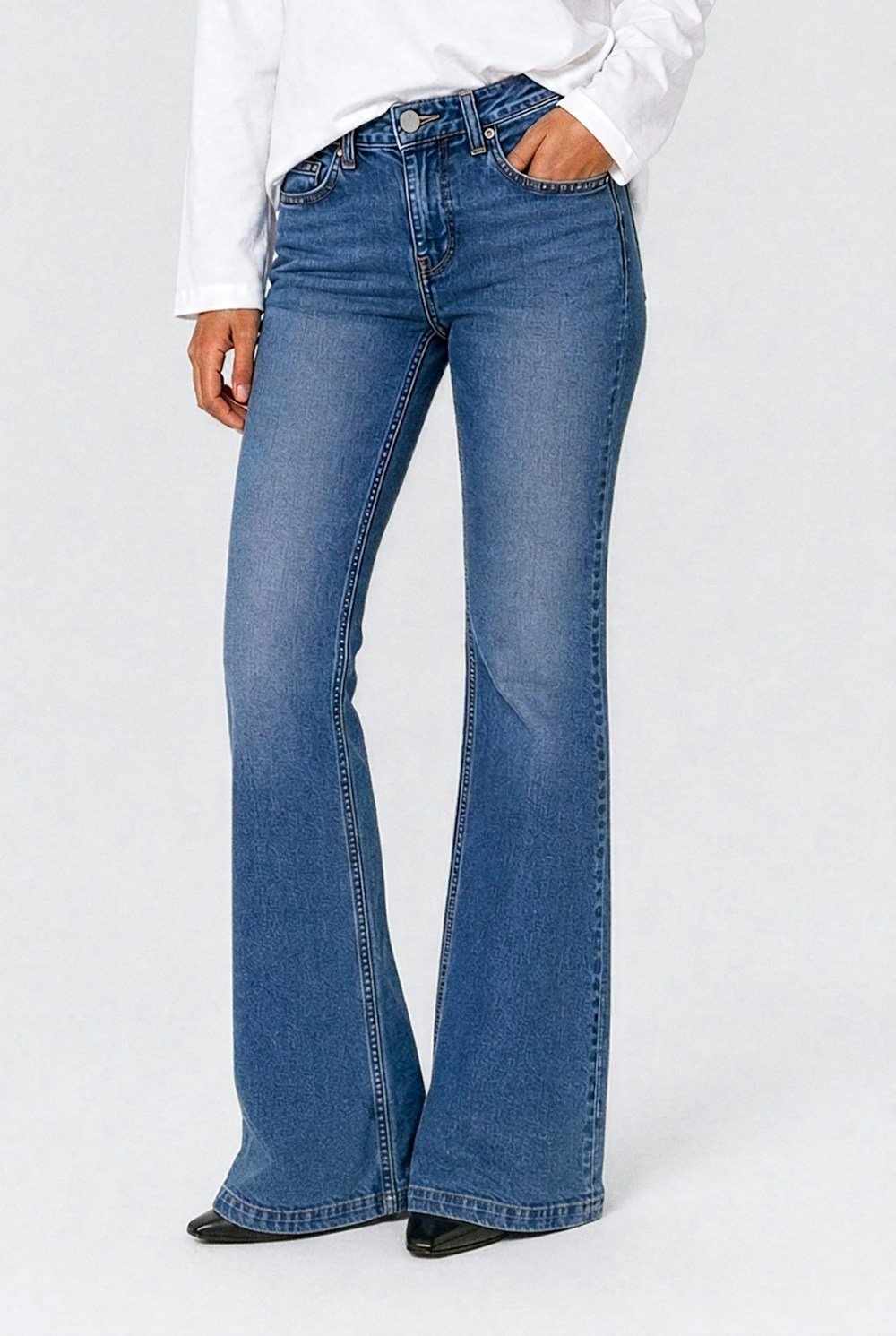 Blue mid-rise flared jeans with sculpting fit - Tall