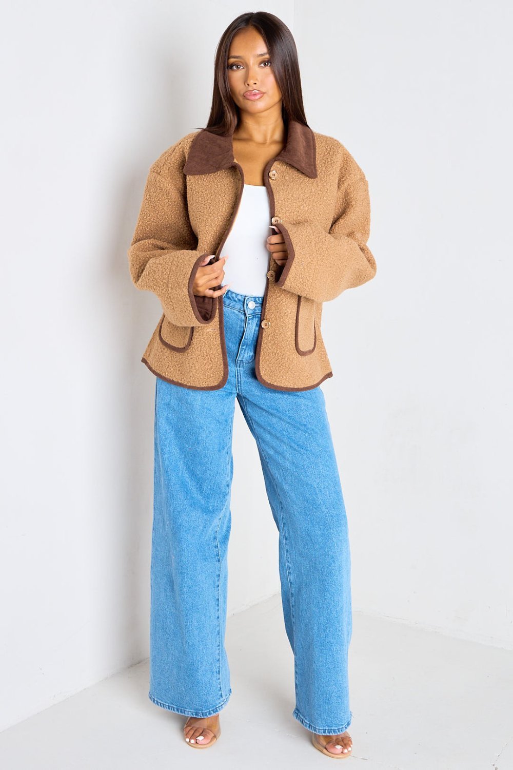 Veste courte en laine bouclée bicolore marron clair