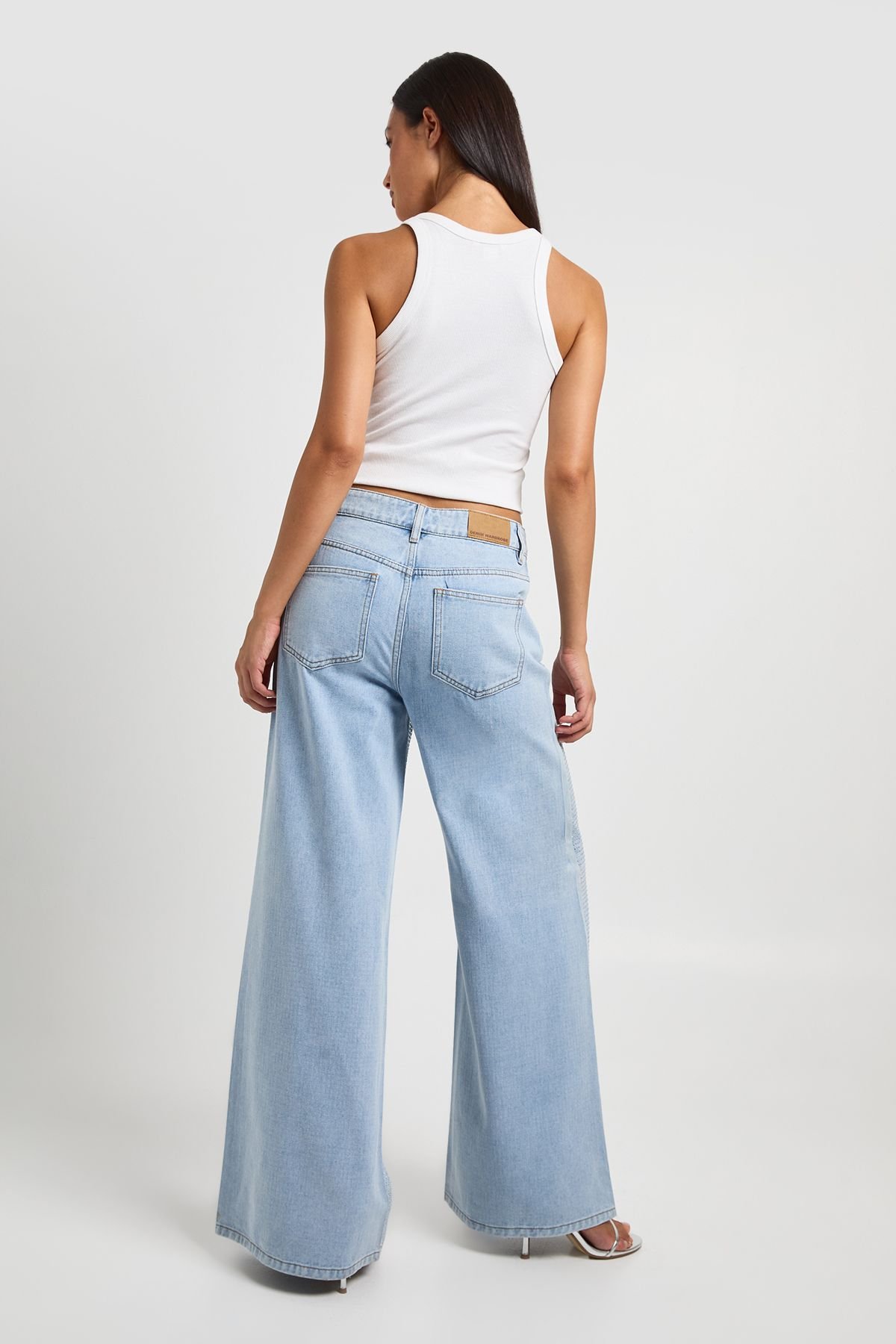 Jean large taille haute embelli de strass