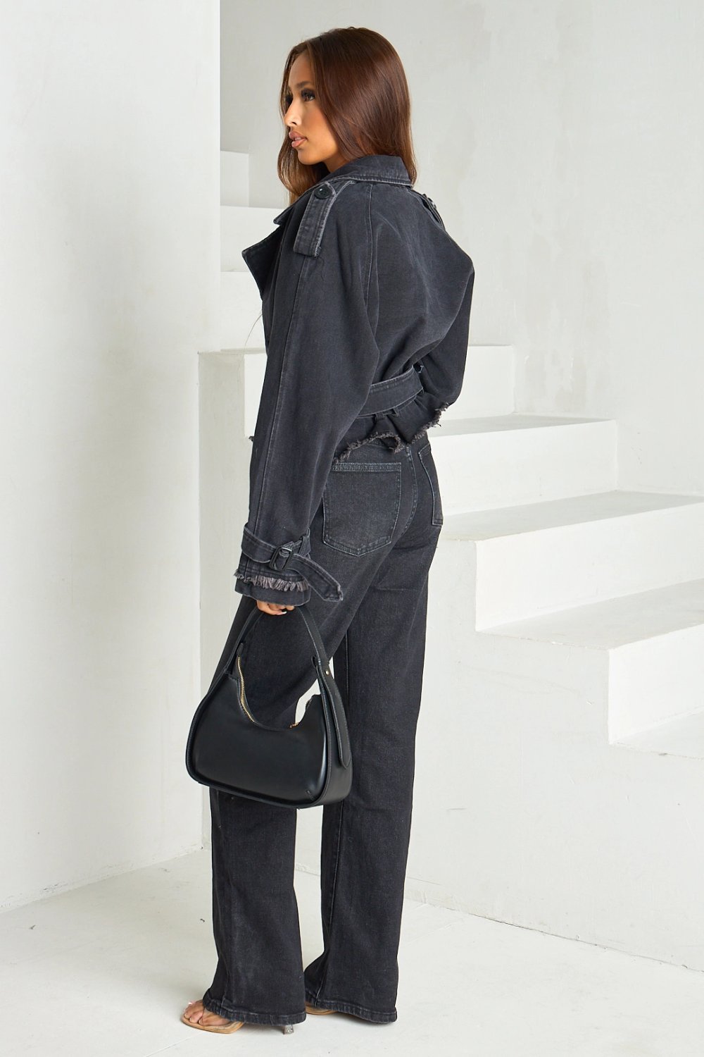 Veste en jean cintrée effilochée noire