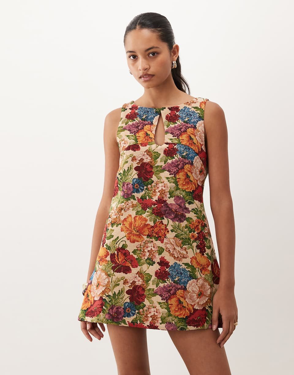 Robe courte à encolure bateau et ouverture goutte d'eau en tapisserie