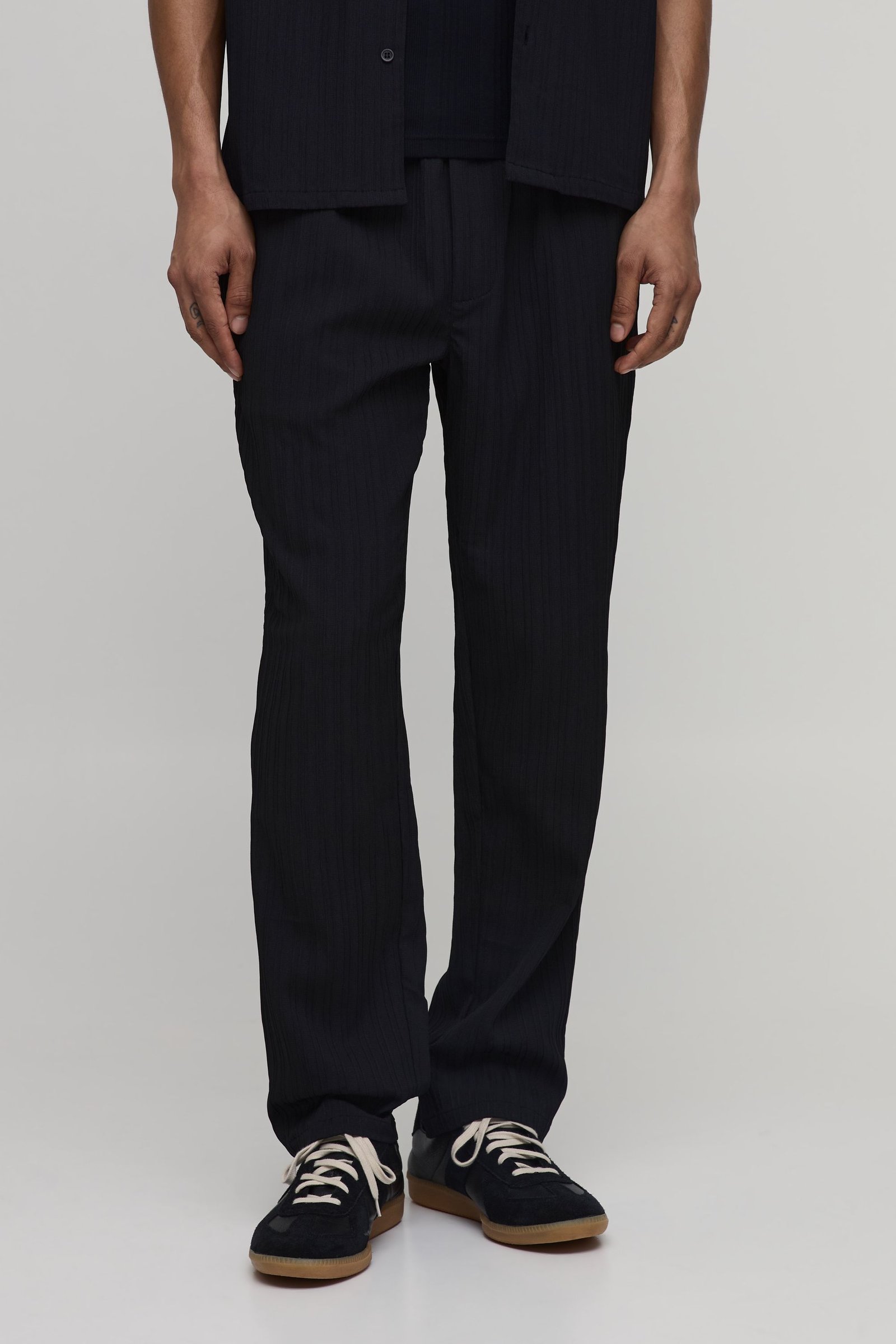Pantalon Texturé À Plis Irréguliers Coupe Fuselée