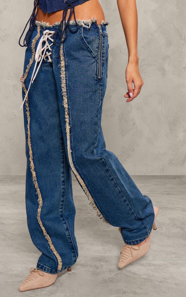 Jean En Denim Délavé Bleu Moyen Petite Taille Avec Détails De Lacets Et Effilochage