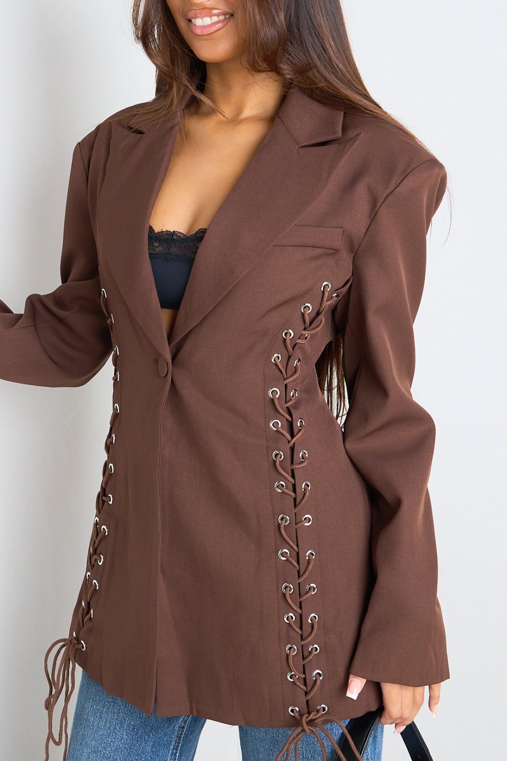 Blazer ajusté b tfasil mdfoura qehwi