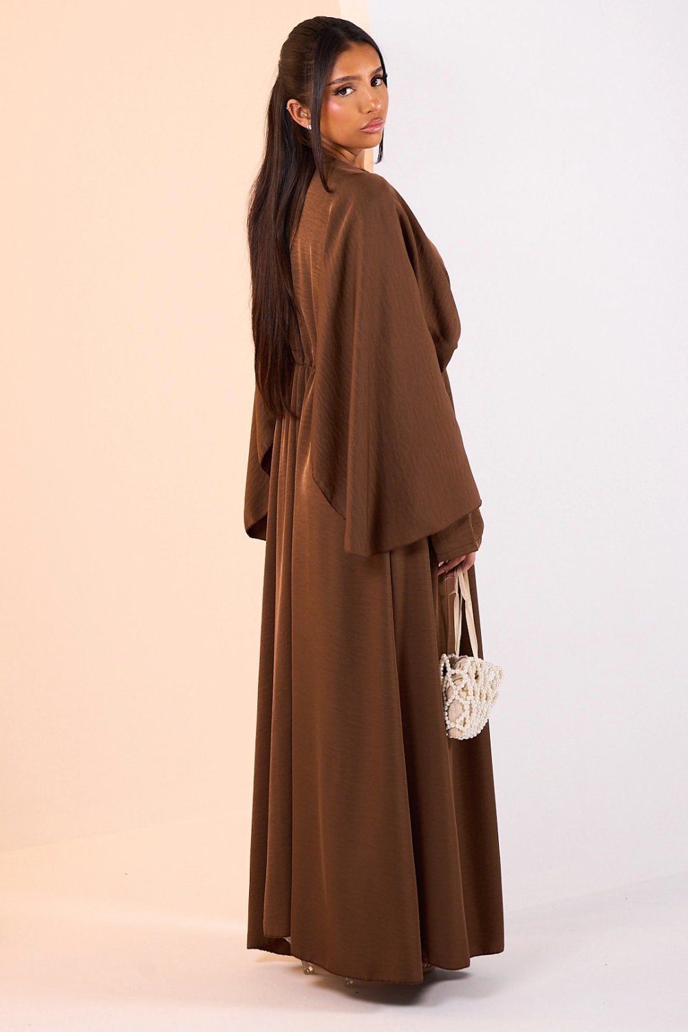 Abaya qehwiya b kmam chauve-souris