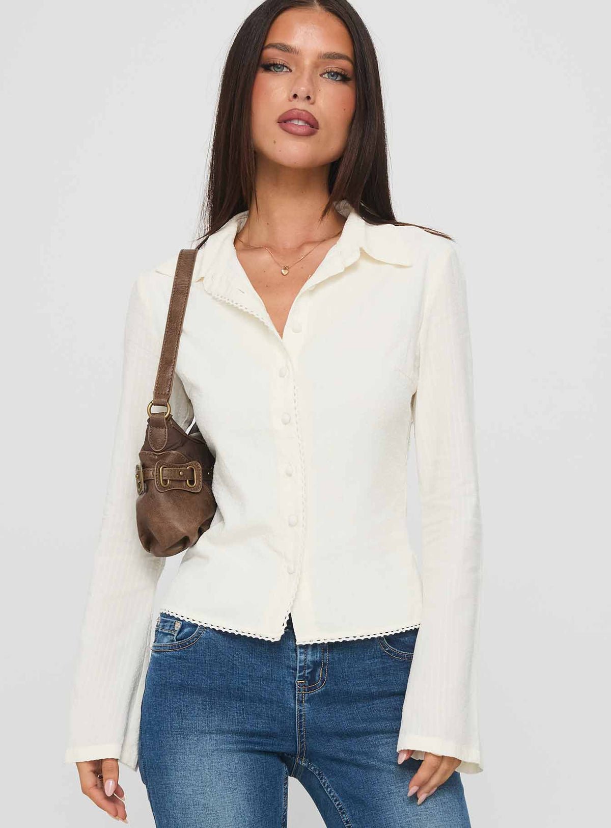 Chemise manches longues bordée de dentelle