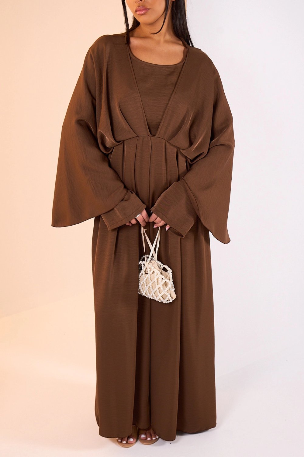 Abaya qehwiya b kmam chauve-souris