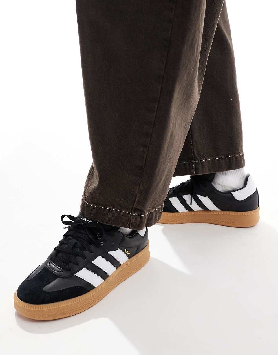 Samba XLG trainers in black