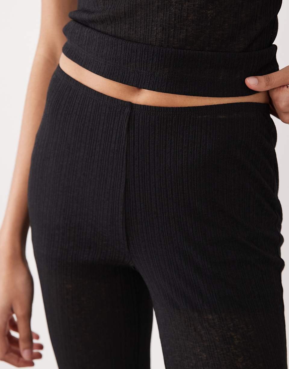 ASOS DESIGN Tall - بنطلون بيجامة قصير شبه شفاف بحواف من الدانتيل - أسود