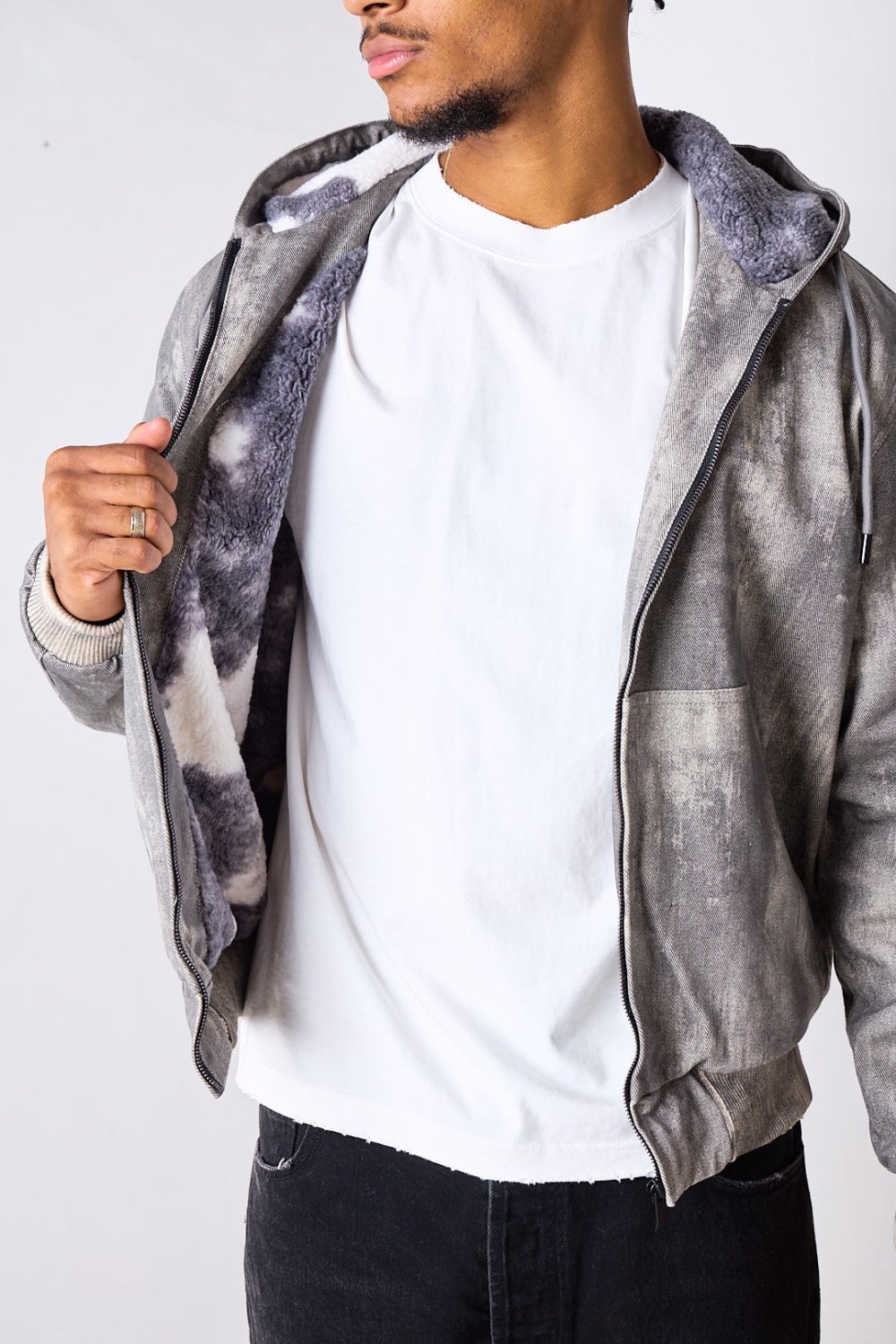 Manteau court délavé doublé fausse fourrure gris