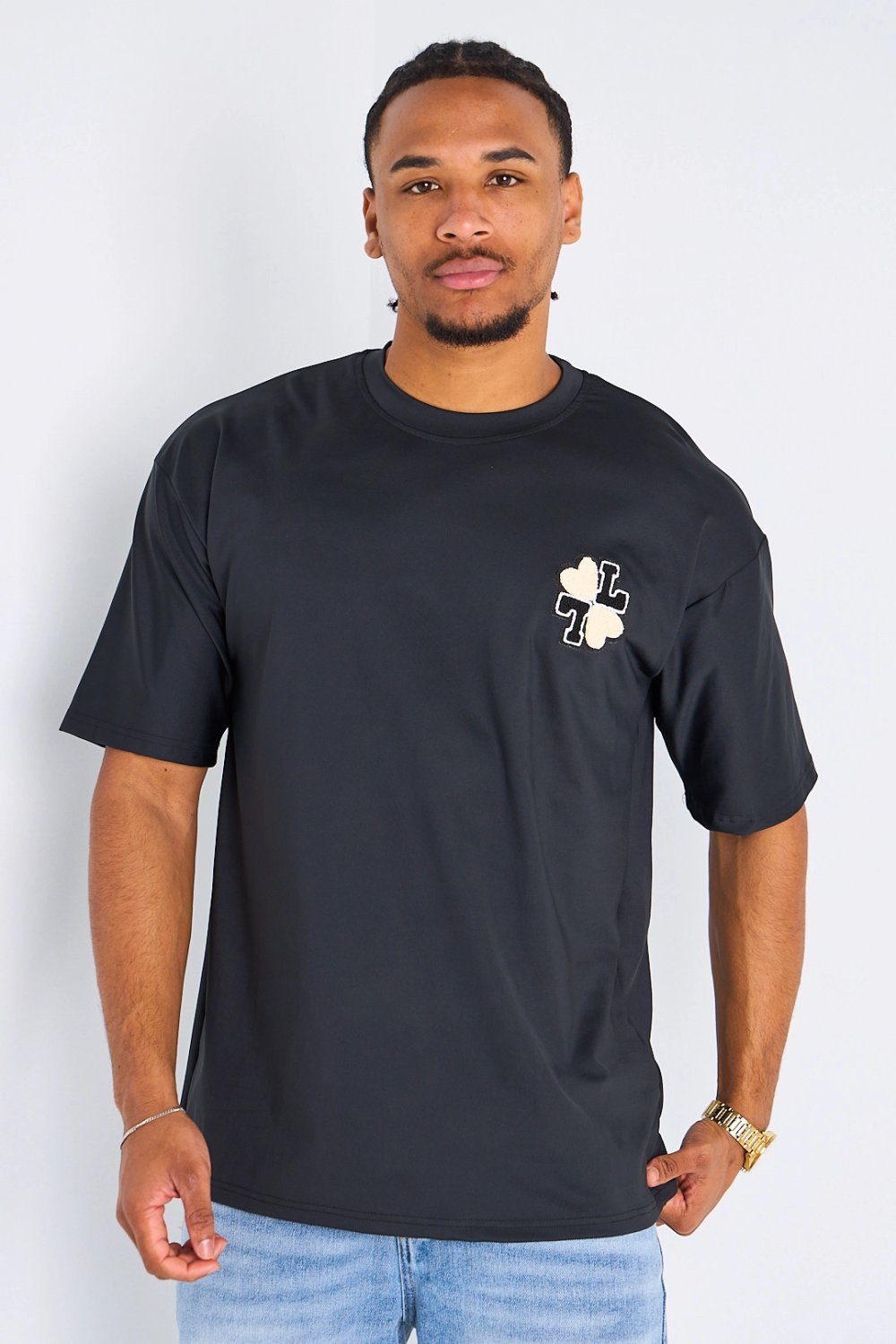 T-shirt wase3 b ktaba 3la sder k7el