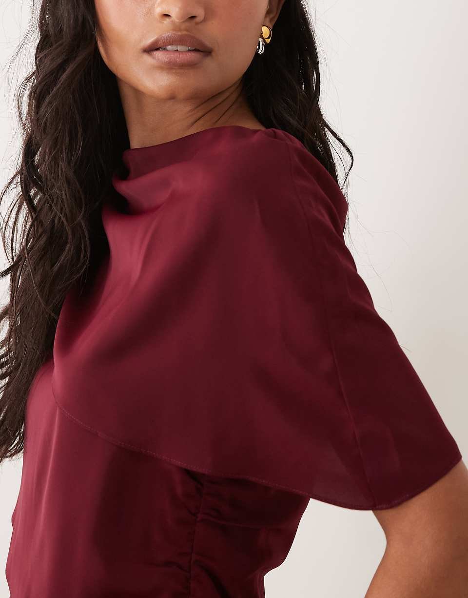 Robe midi fluide à épaules tombantes bordeaux