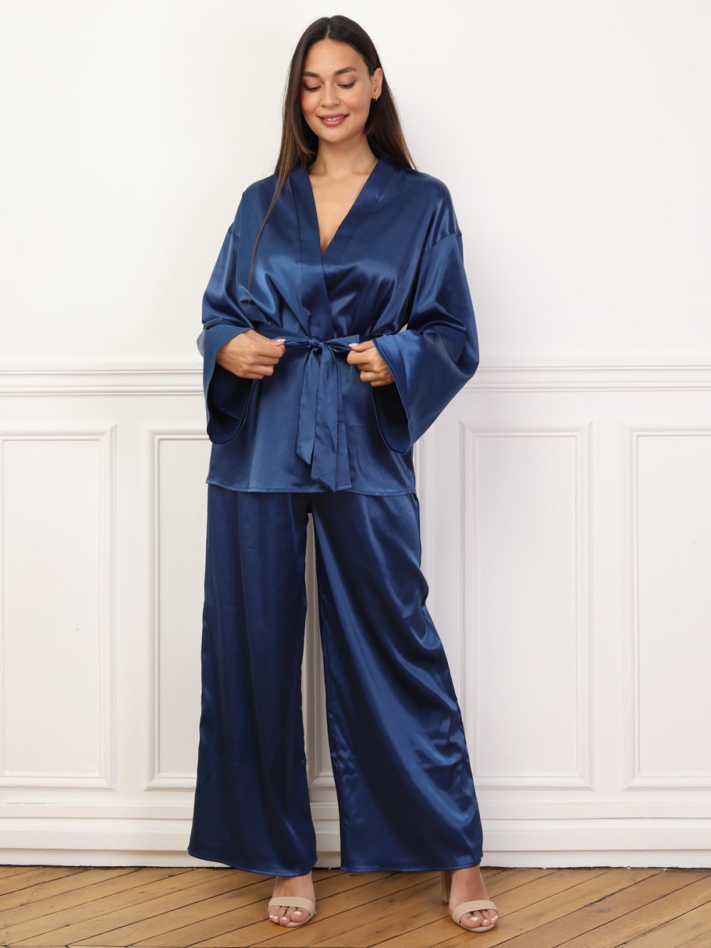 Ensemble kimono w pantalon satinés, bleu marine
