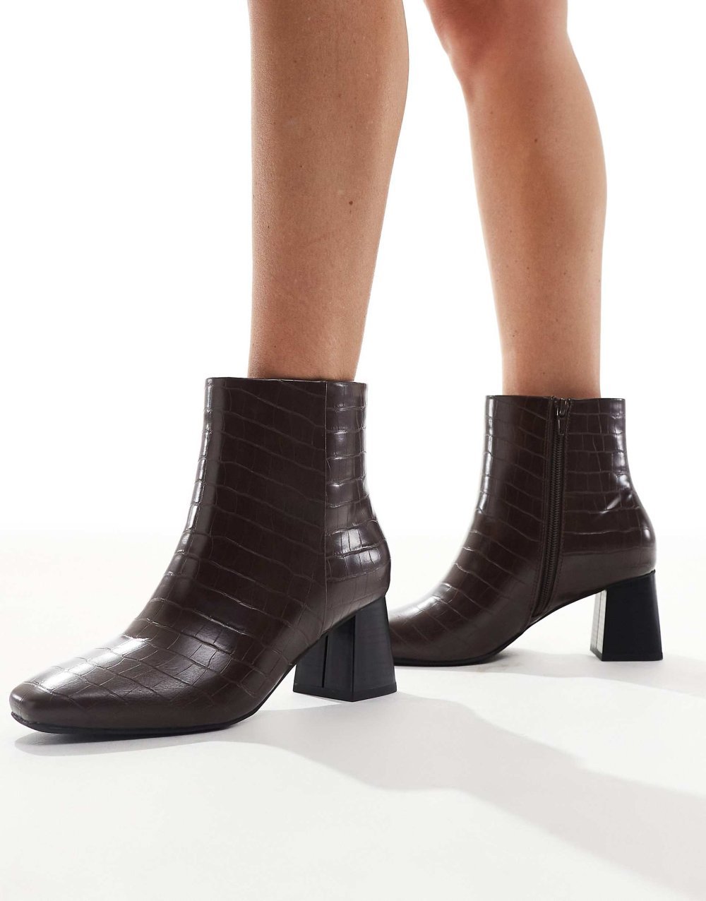 Bottines effet croco marron foncé