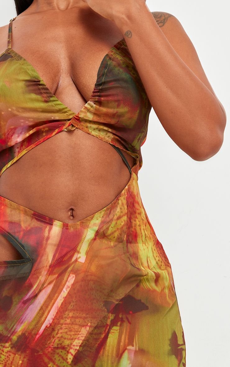 Robe longue en mousseline imprimée à découpes