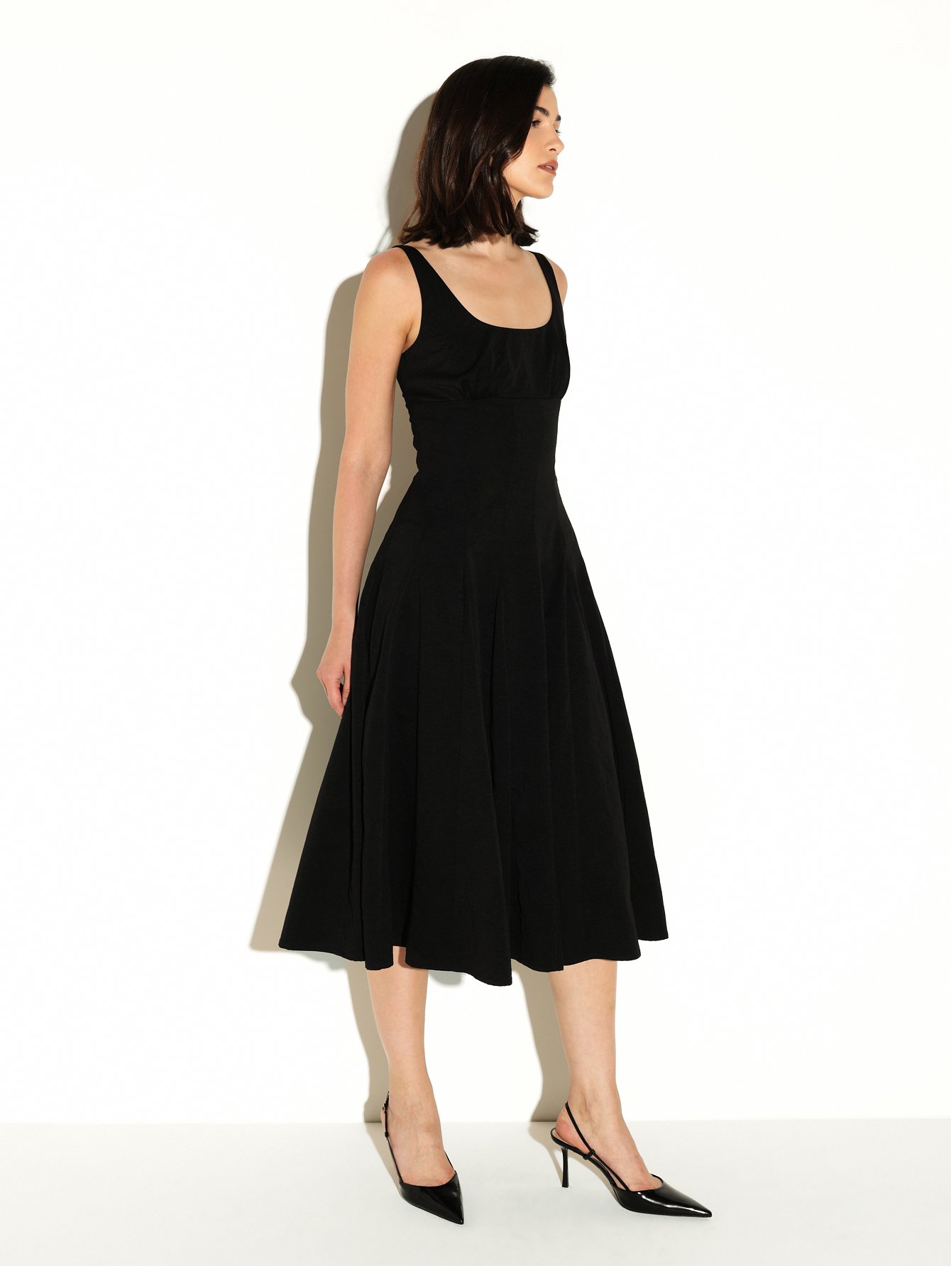 Fitted sleeveless midi dress - Black