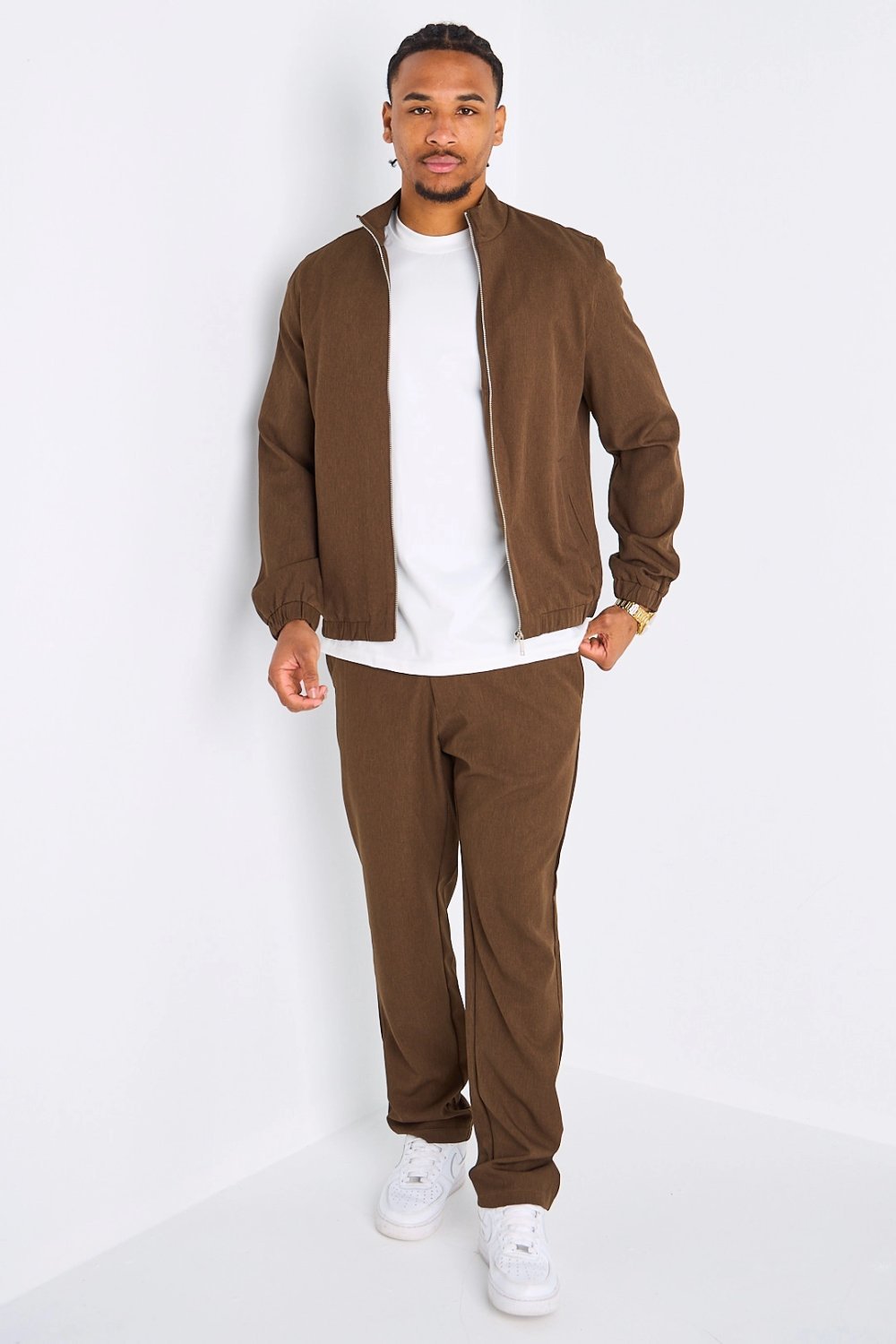 Brown lightweight jacket and straight trousers set