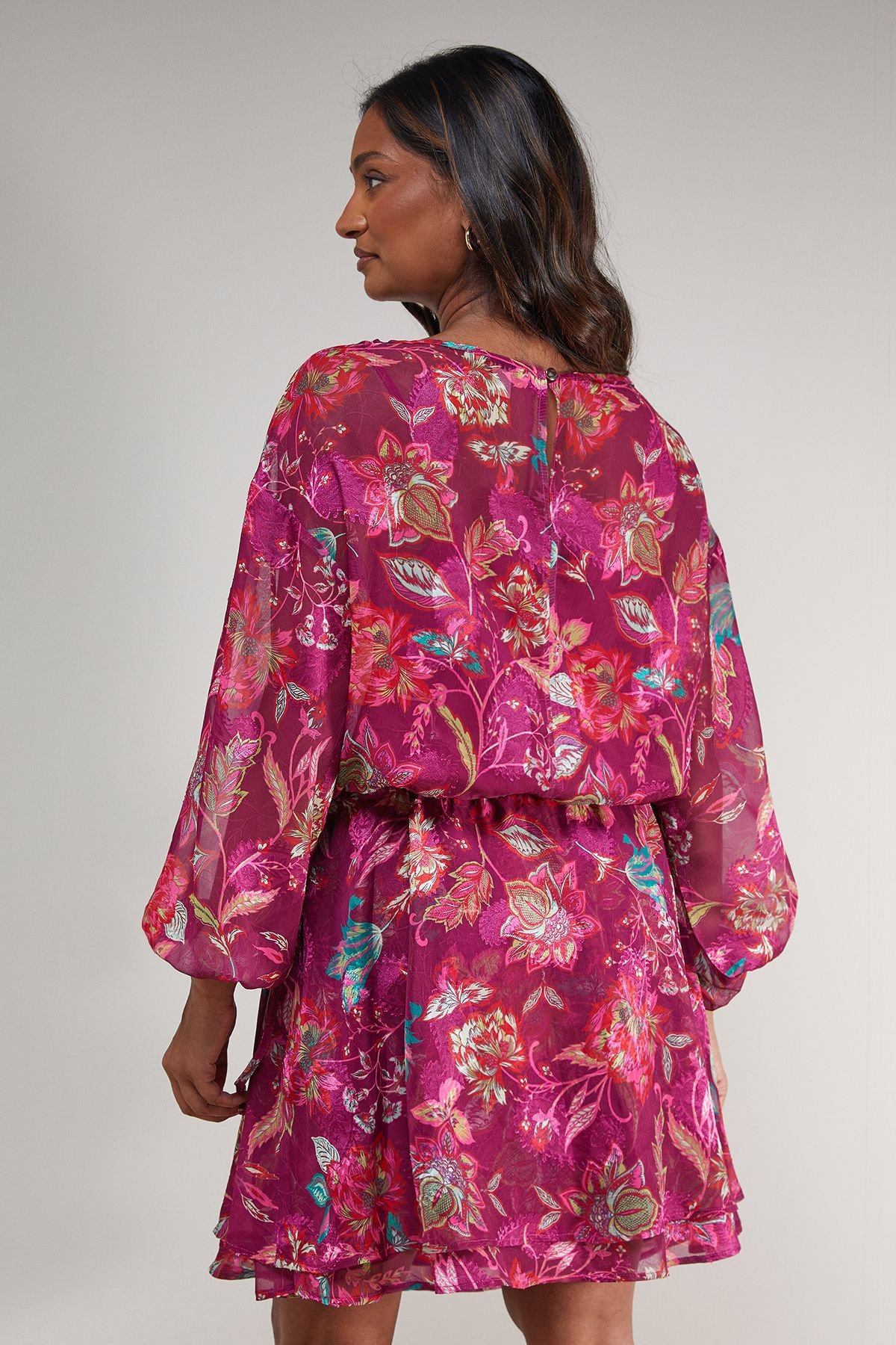 Robe courte bohème imprimée à manches nouées