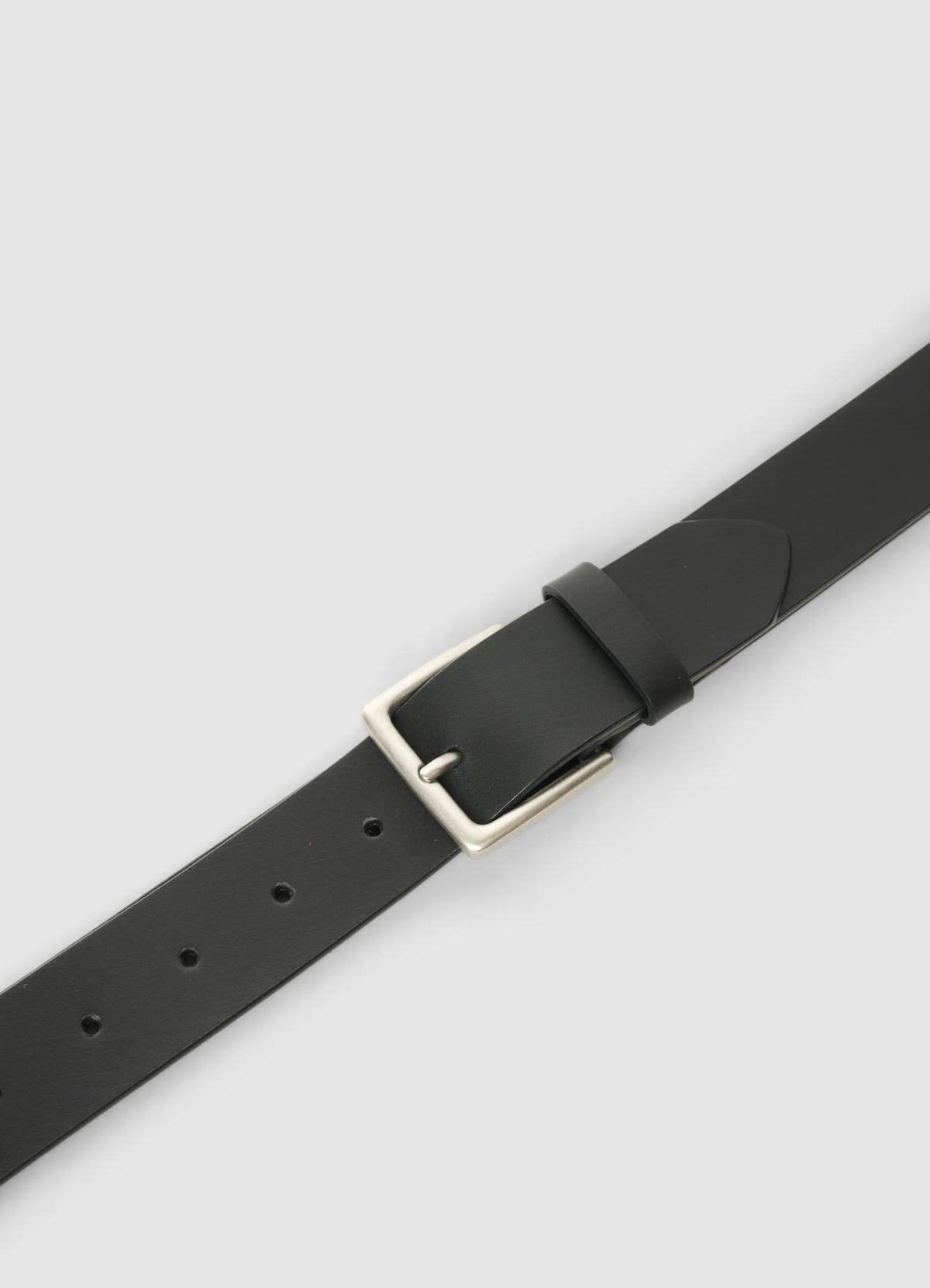 Plain pin-buckle belt