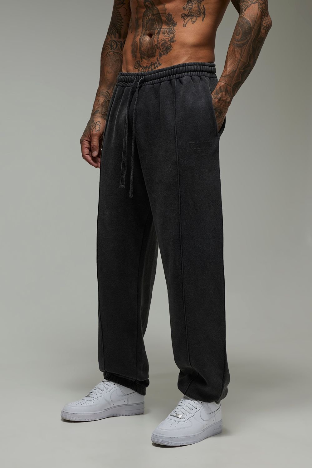 Jogger oversize délavé à Pin Tuck de Tall Training Dept