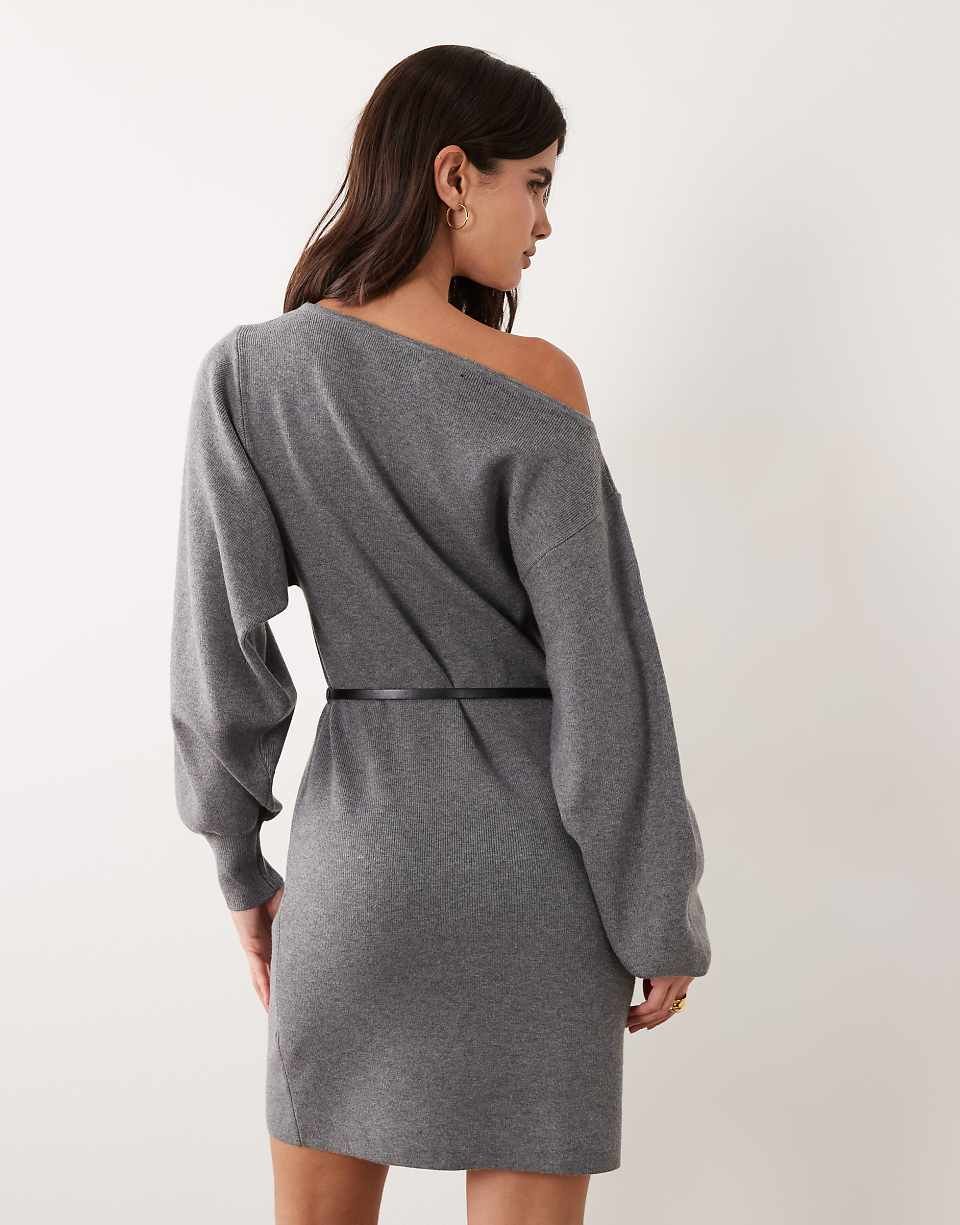 Robe-pull ceinturée à encolure bateau en charbon