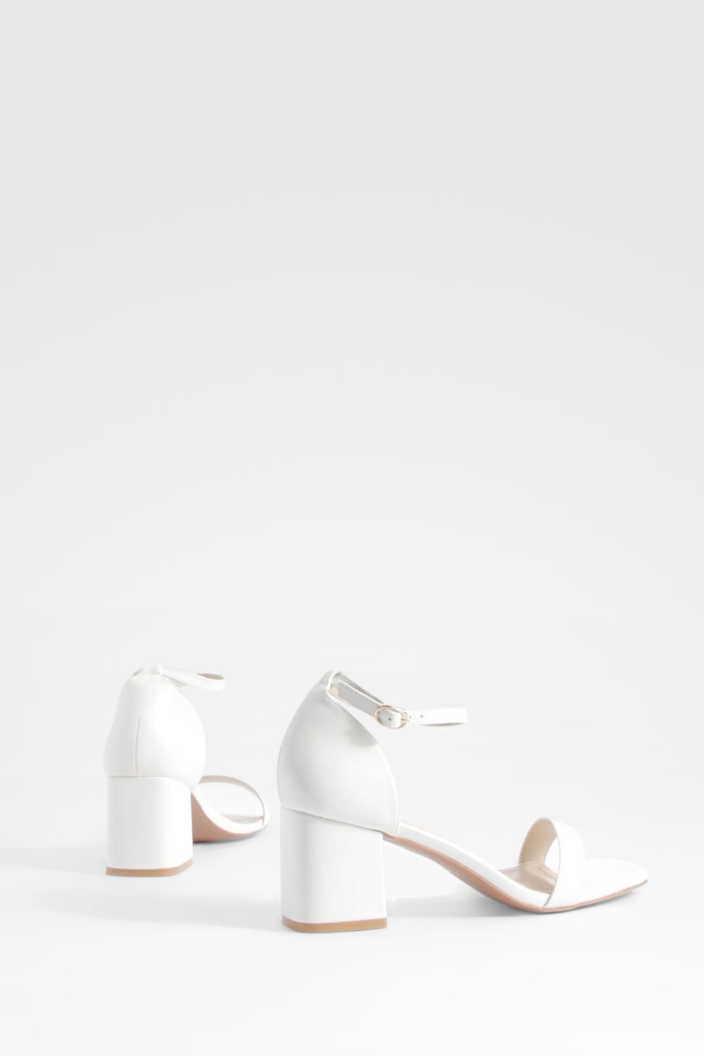 Talons à talon bas, coupe large et minimalistes